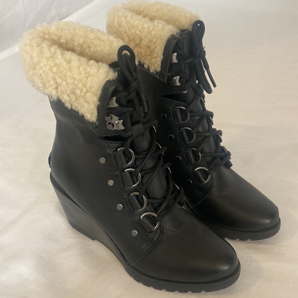 Sorel black leather and shearling after hours lace up wedge boots, size 6 - Picture 2 of 7